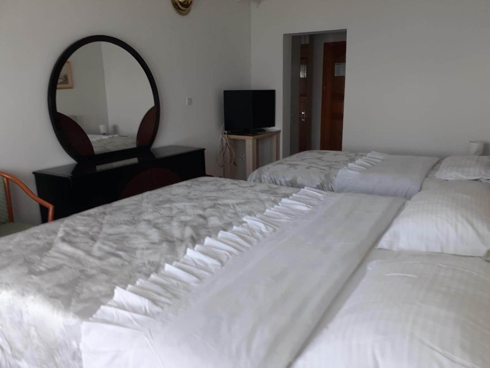 Hotel Marco Polo Слатине Экстерьер фото