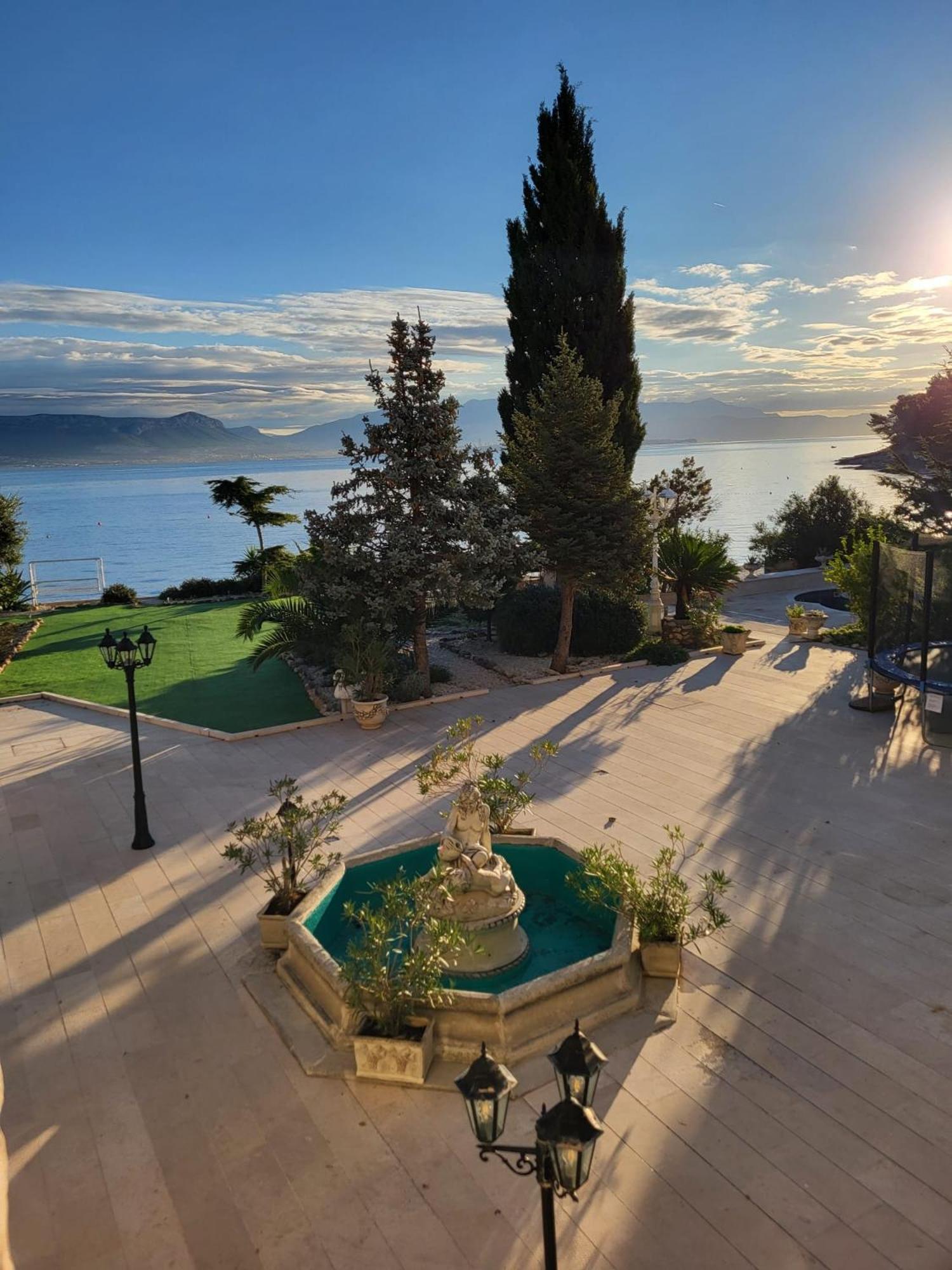Hotel Marco Polo Слатине Экстерьер фото